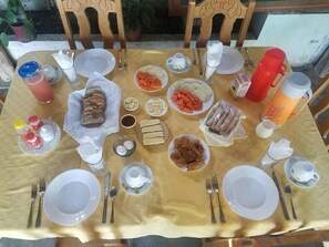 Breakfast, lunch, dinner served; Cuban cuisine - Hostal El Castillito (Ciénaga de Zapata)