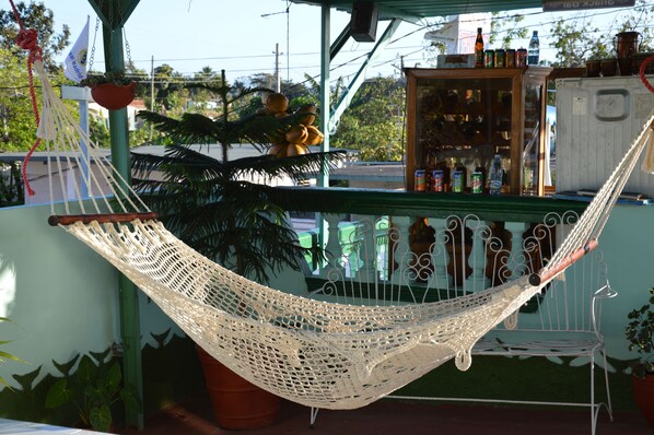 Minibar, coffres-forts dans les chambres, fer et planche à repasser
