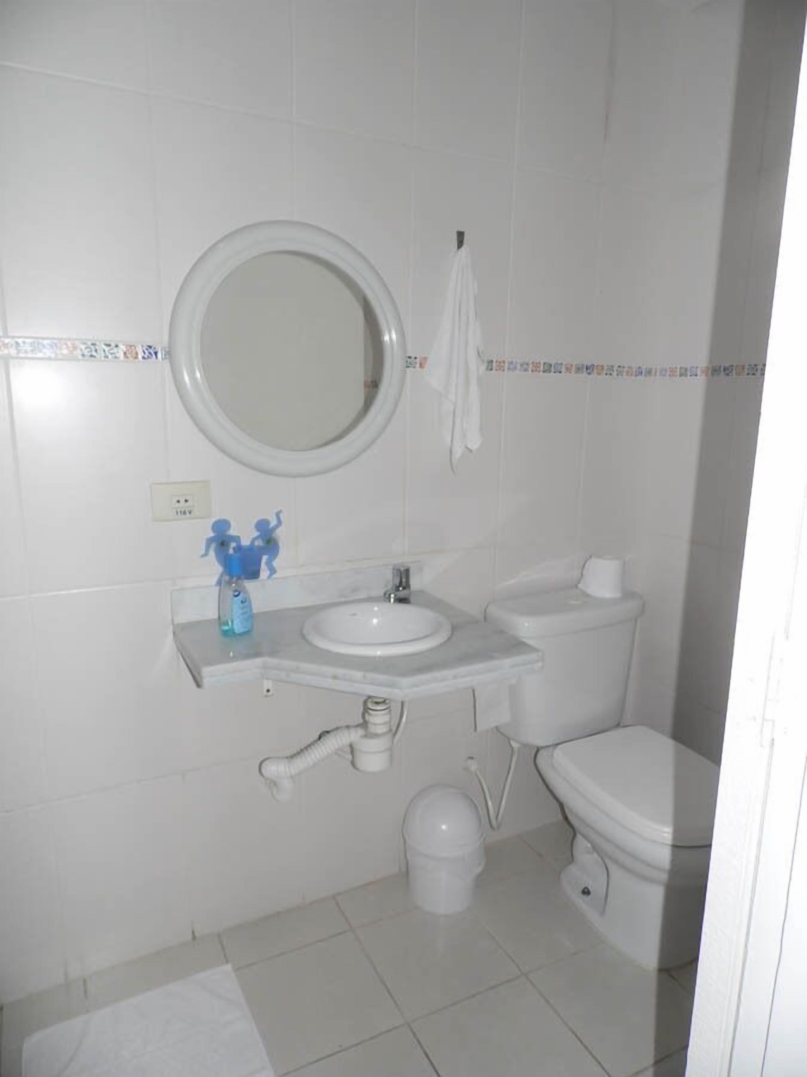 Buồng tắm vòi sen, khăn tắm 