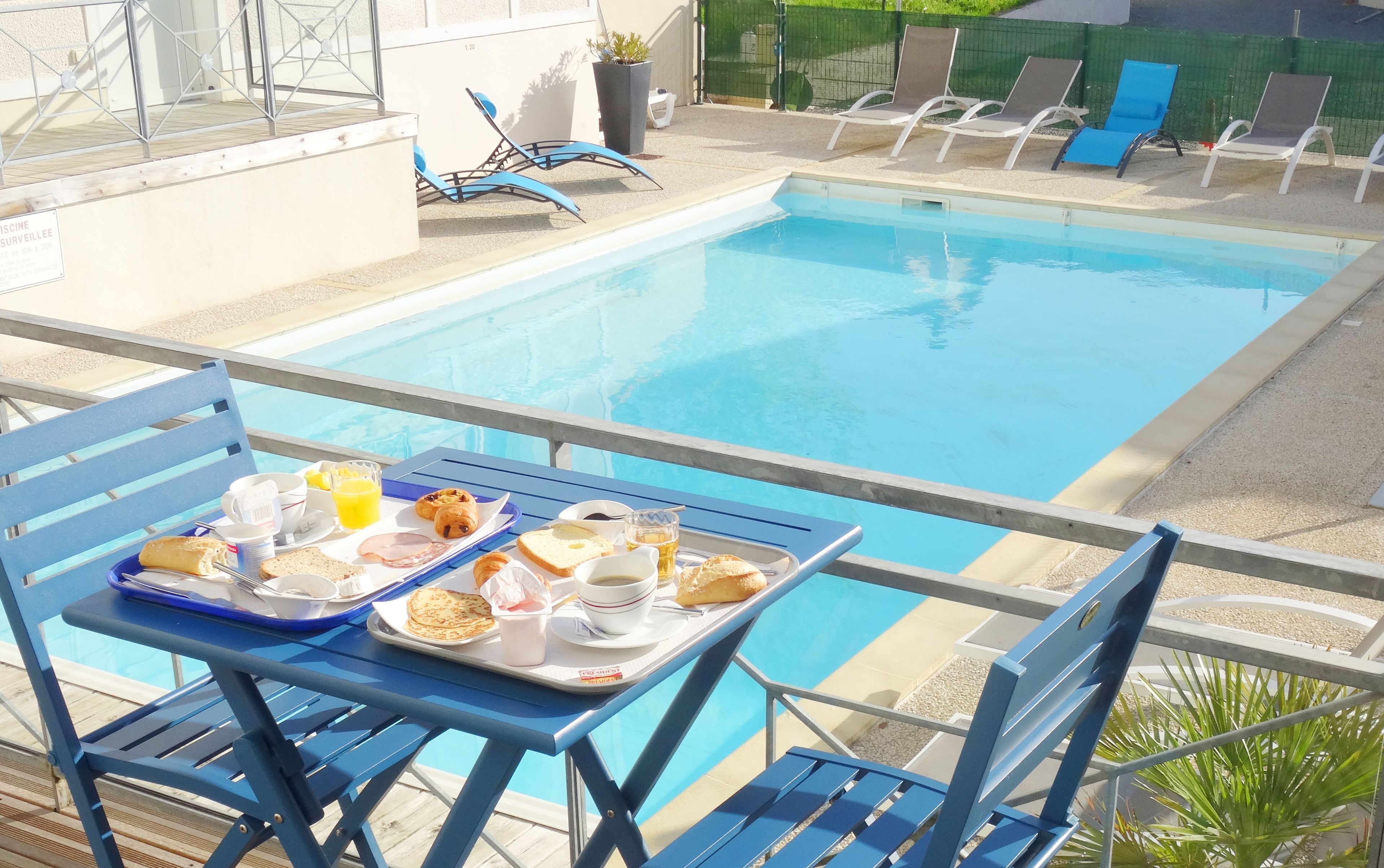 daily buffet breakfast (eur 15 per person)