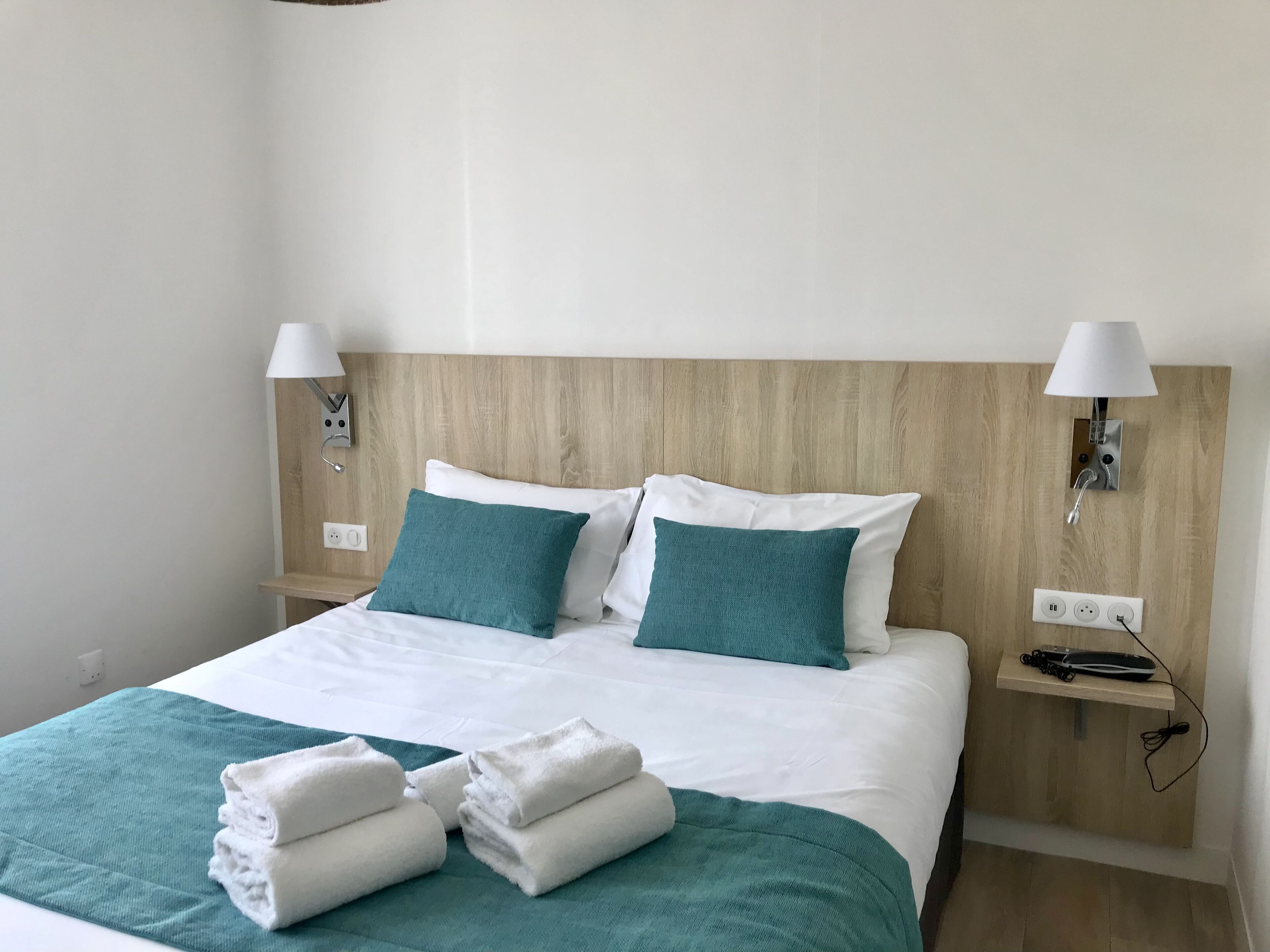 standard double room, 1 queen bed | desk, laptop workspace, free wifi, bed sheets