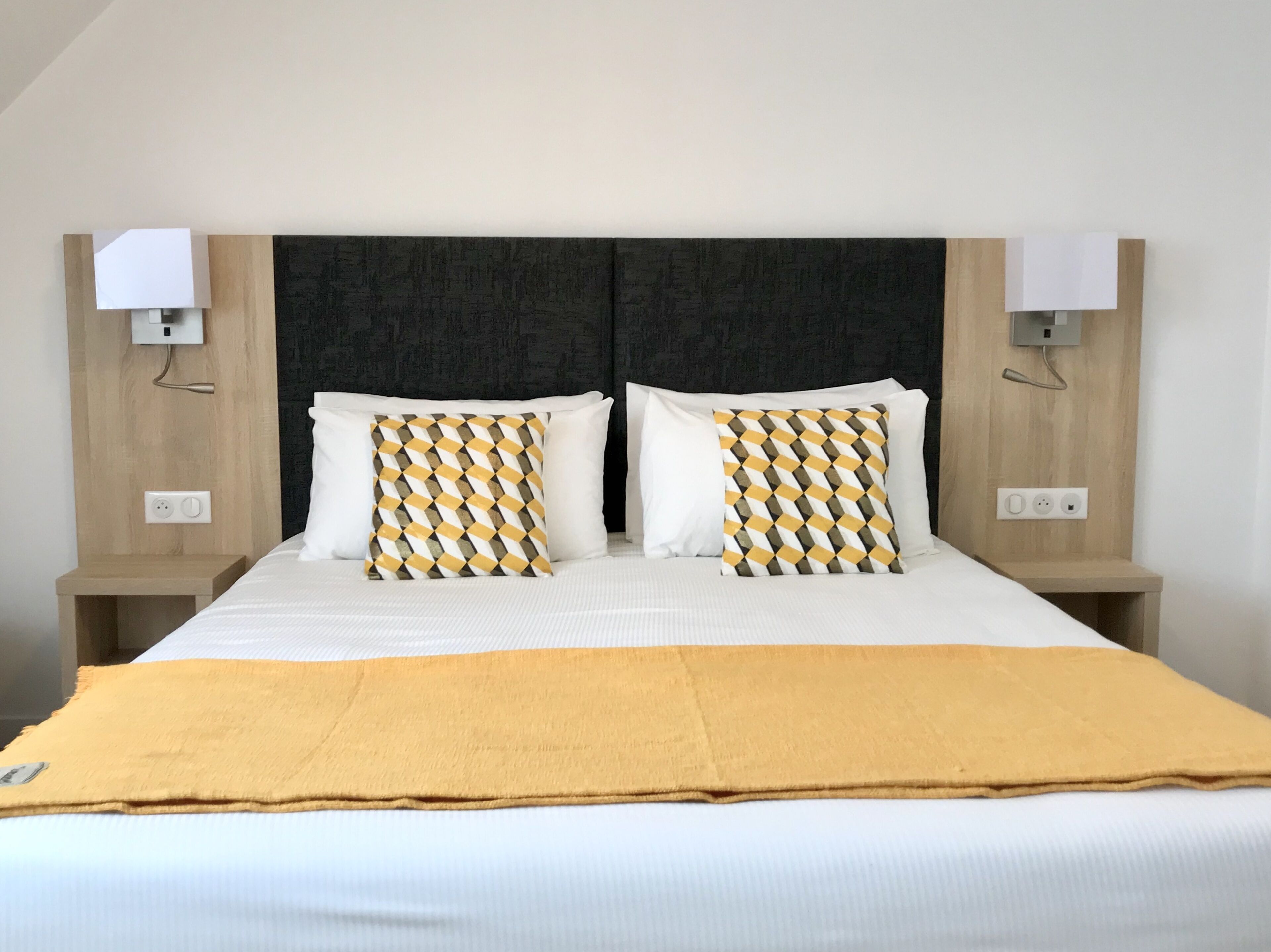 junior suite | desk, laptop workspace, free wifi, bed sheets