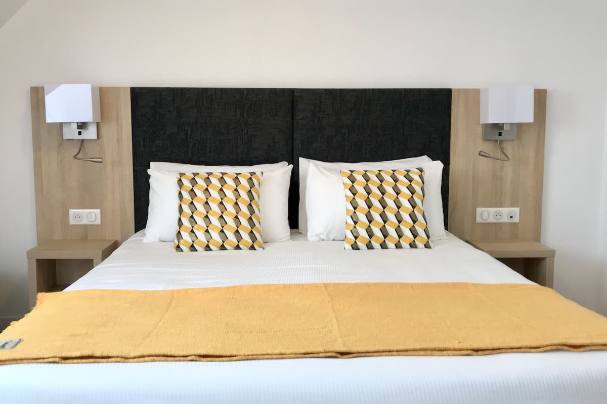 junior suite | desk, laptop workspace, free wifi, bed sheets