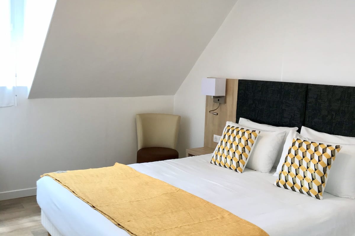 junior suite | desk, laptop workspace, free wifi, bed sheets