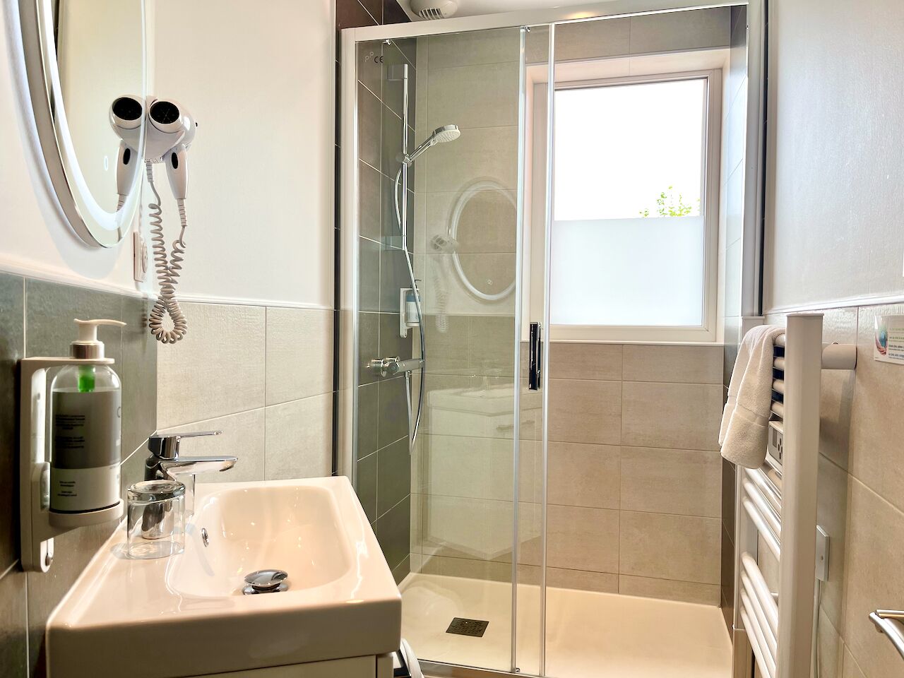 comfort double room | bathroom | shower, free toiletries, hair dryer, towels