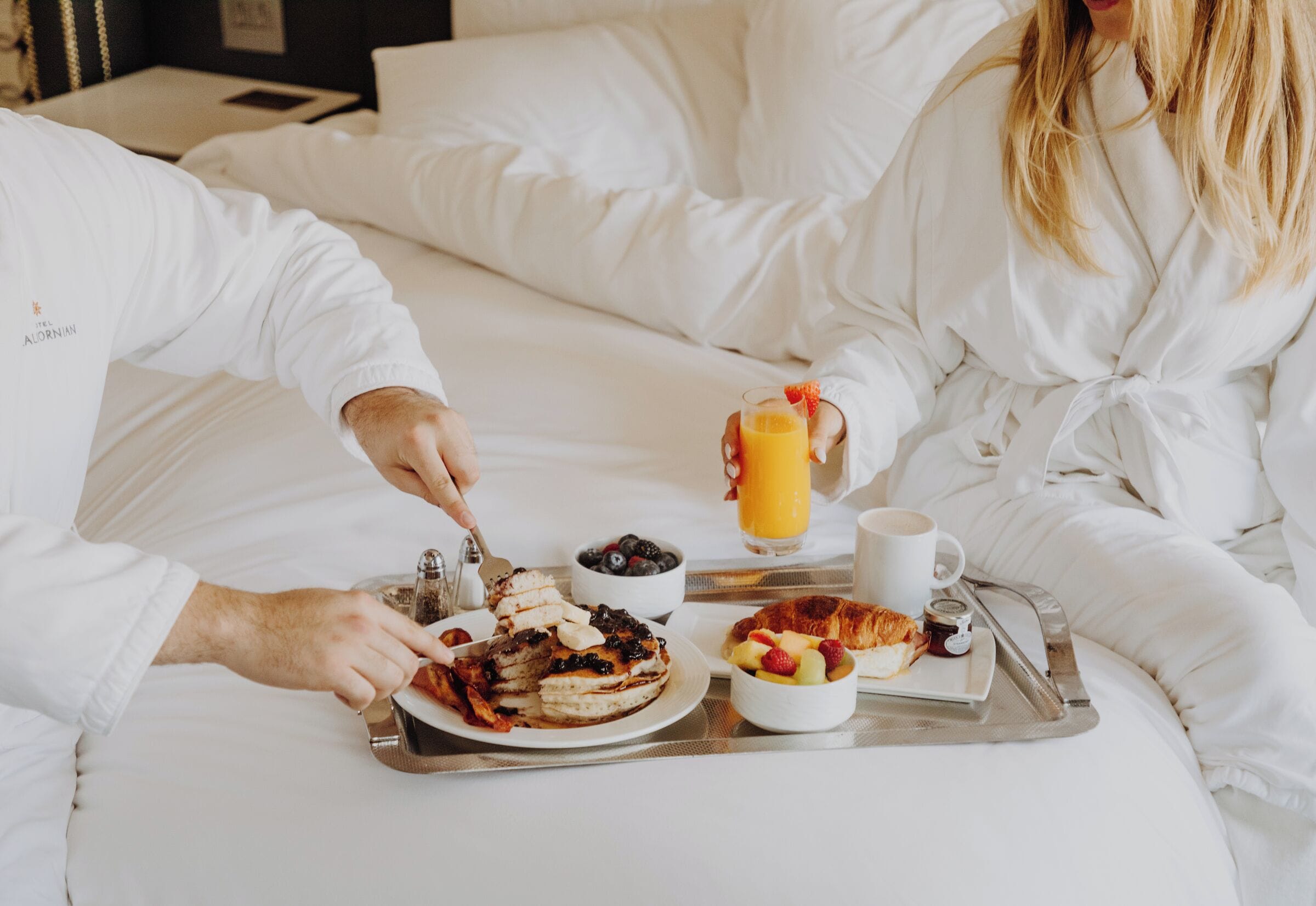Ropa de cama de alta calidad y minibar 