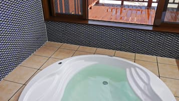 Villa | Bathroom | Separate bathtub and shower, free toiletries, hair dryer, bathrobes