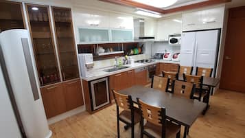 Tủ lạnh, lò vi sóng, lò nướng, nồi cơm