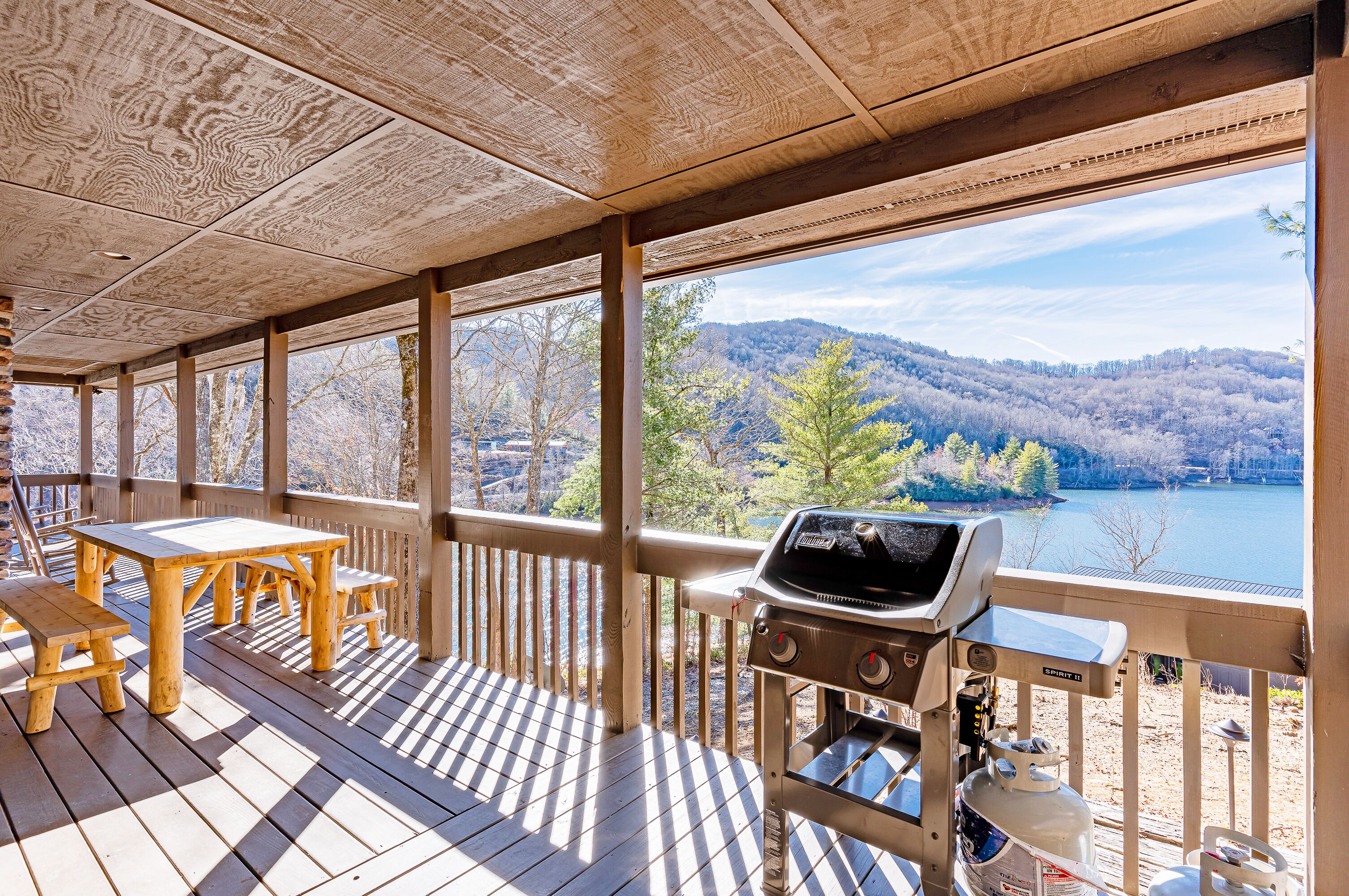 Lakefront Point Retreat | Terrace/patio