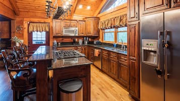 MoonShadow Lakeview Cabin, 3 Bedrooms, Hot Tub, Mountainside | Private kitchen | Full-sized fridge, microwave, oven, stovetop
