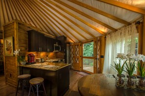 Full-sized fridge, microwave, oven, stovetop - stayNantahala – Smoky Mountain Cabins and Luxury Yurts (Topton)