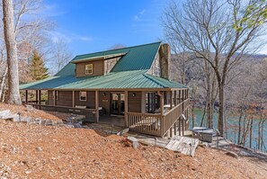 Lake view - stayNantahala – Smoky Mountain Cabins and Luxury Yurts (Topton)