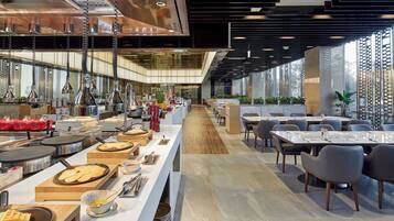 Dagelijks ontbijtbuffet (KRW 58000 per persoon)