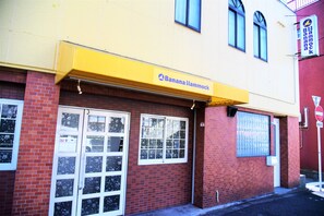 Property entrance - Banana Hammock - Hostel (Osaka)