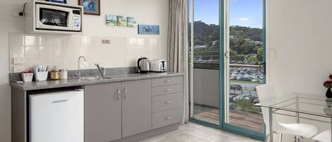 Réfrigérateur dans l'espace commun, micro-ondes dans l'espace commun