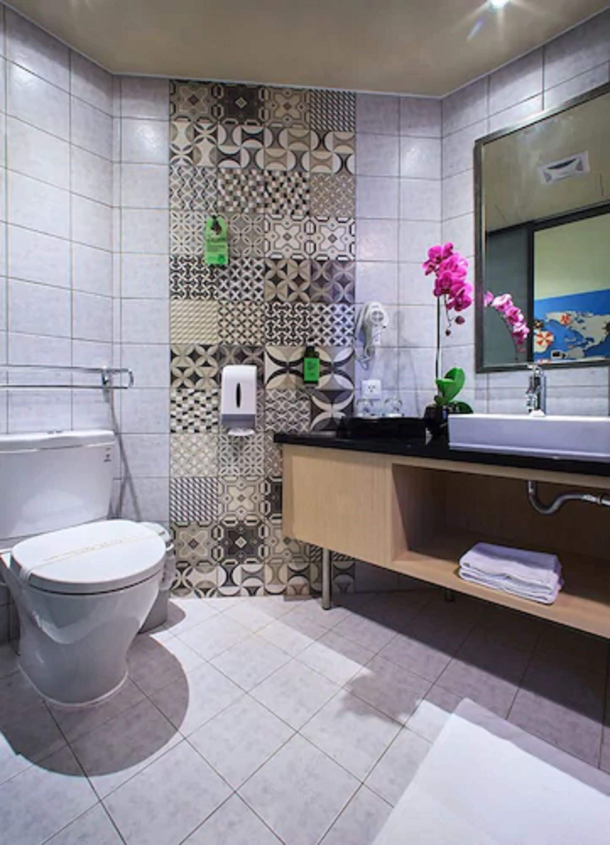 in-room safe, desk, soundproofing, free wifi