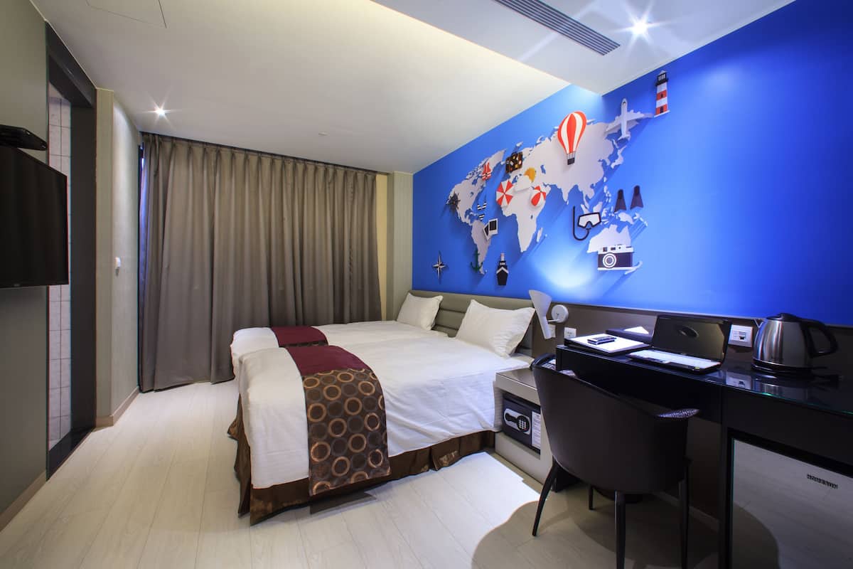 ตู้นิรภัยในห้องพัก, โต๊ะทำงาน, ห้องเก็บเสียง, Wi-Fi ฟรี
