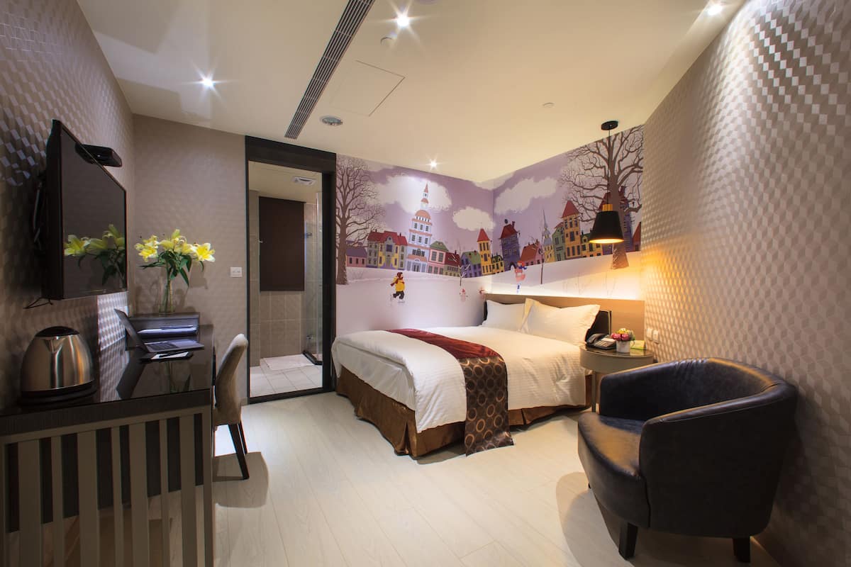 ตู้นิรภัยในห้องพัก, โต๊ะทำงาน, ห้องเก็บเสียง, Wi-Fi ฟรี