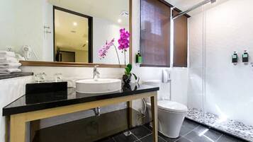 Family Quadruple Room, 2 Queen Beds | Bathroom | Shower, free toiletries, hair dryer, slippers