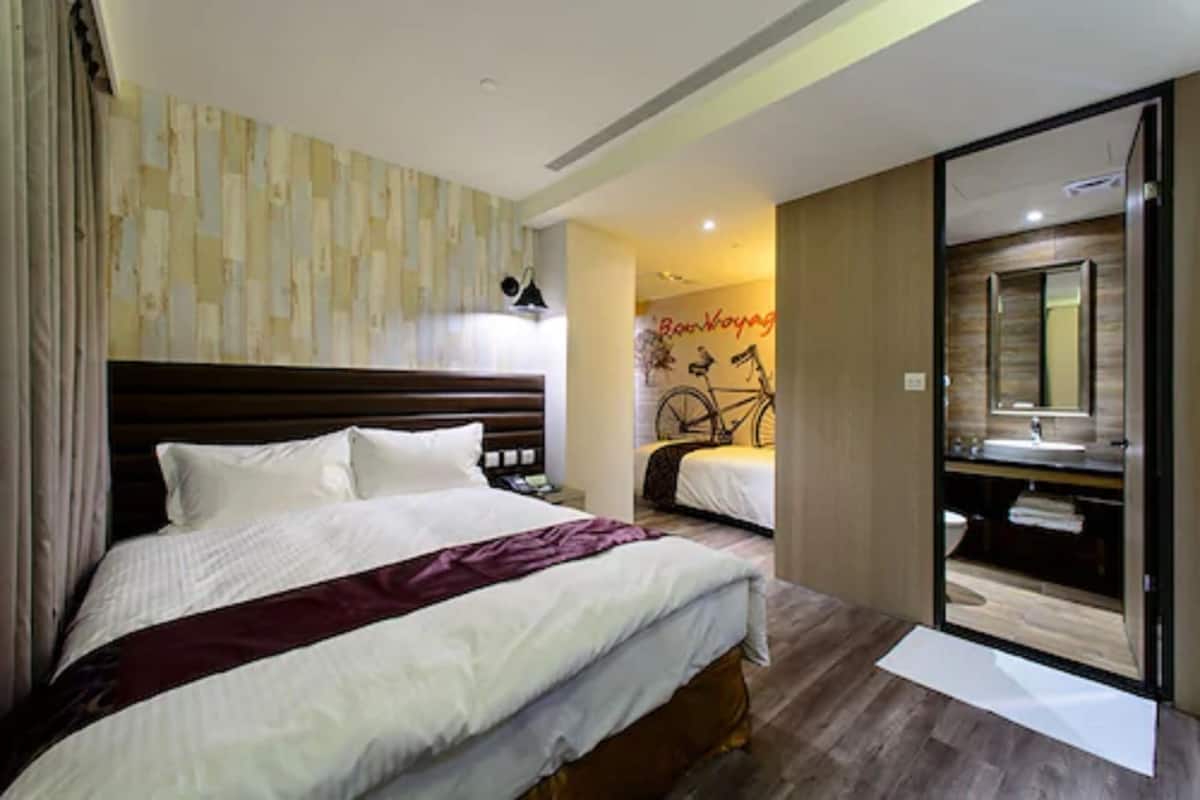 ตู้นิรภัยในห้องพัก, โต๊ะทำงาน, ห้องเก็บเสียง, Wi-Fi ฟรี