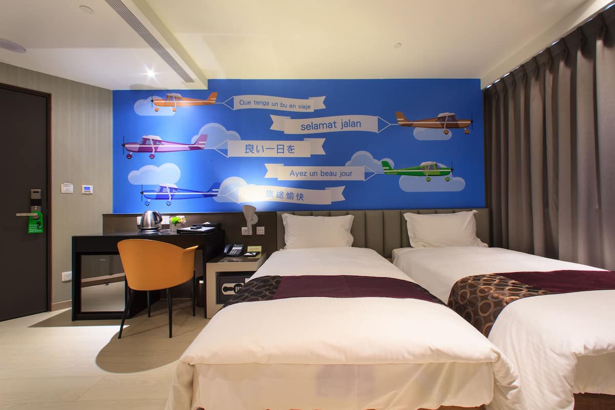ตู้นิรภัยในห้องพัก, โต๊ะทำงาน, ห้องเก็บเสียง, Wi-Fi ฟรี
