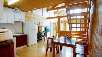 Cherry Blue | ๊ณ ๊ธ ์นจ๊ตฌ, ๋ฌด๋ฃ WiFi