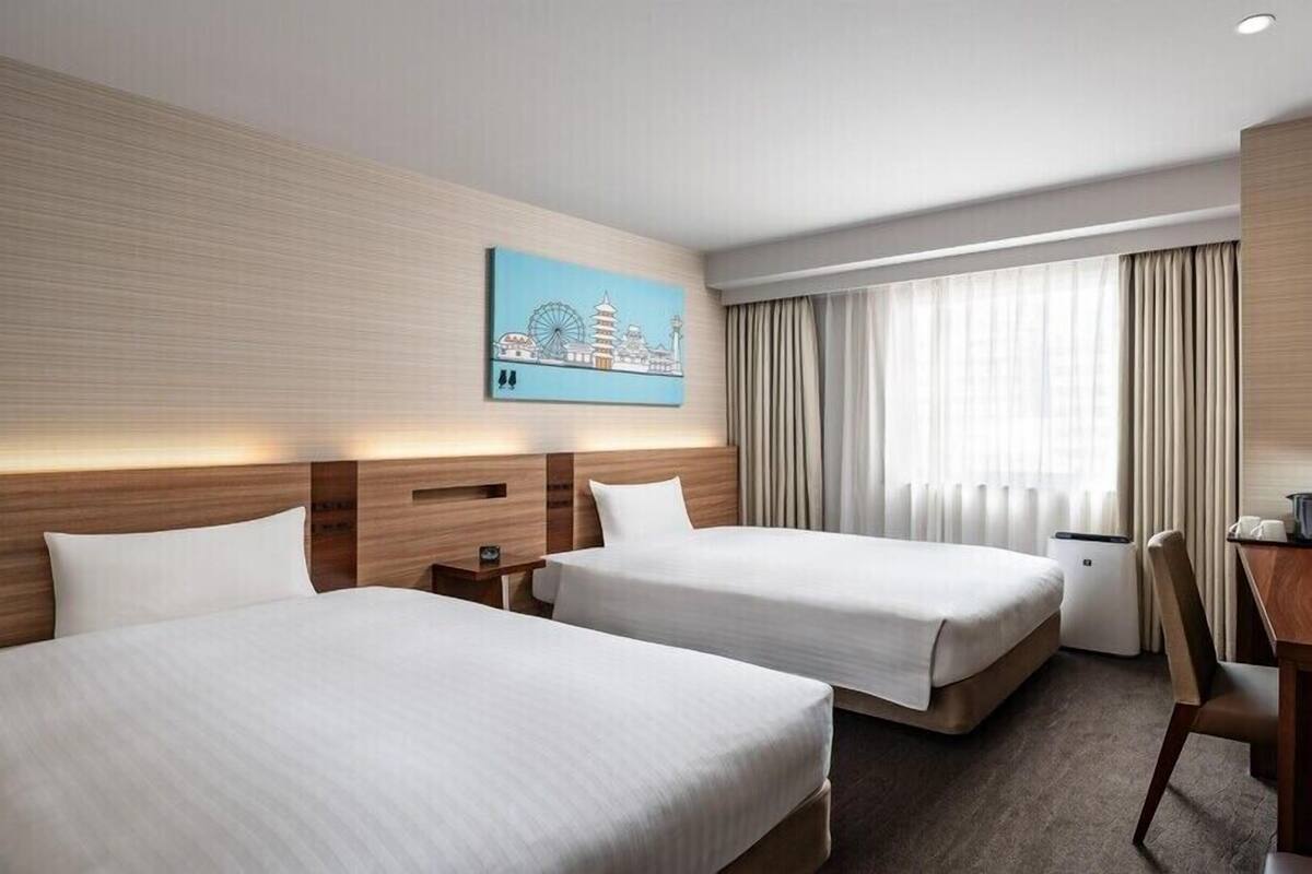 遮光カーテン、WiFi (無料)、ベッドシーツ
