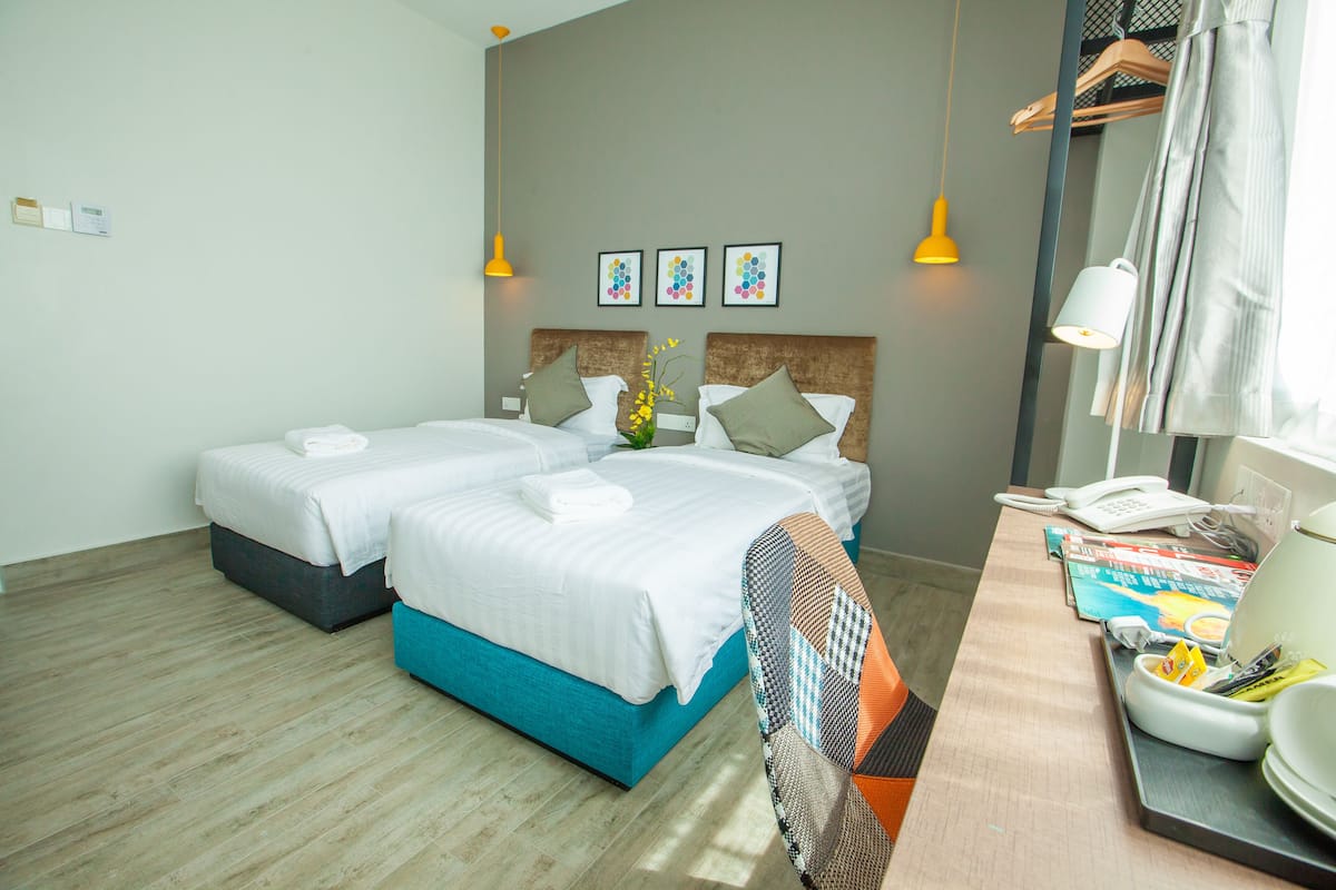 Deluxe Twin kamer | Een bureau, een strijkplank/strijkijzer, gratis wifi, beddengoed