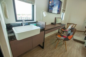 Suite familiale | Bureau, fer et planche à repasser, accès au Wi-Fi (inclus)