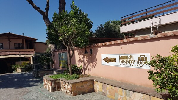 Property entrance - Sleep and go Hotel (Fiumicino)