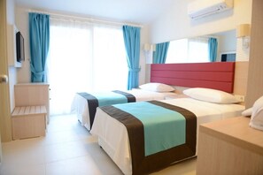 Standard Room | Minibar, in-room safe, desk, soundproofing