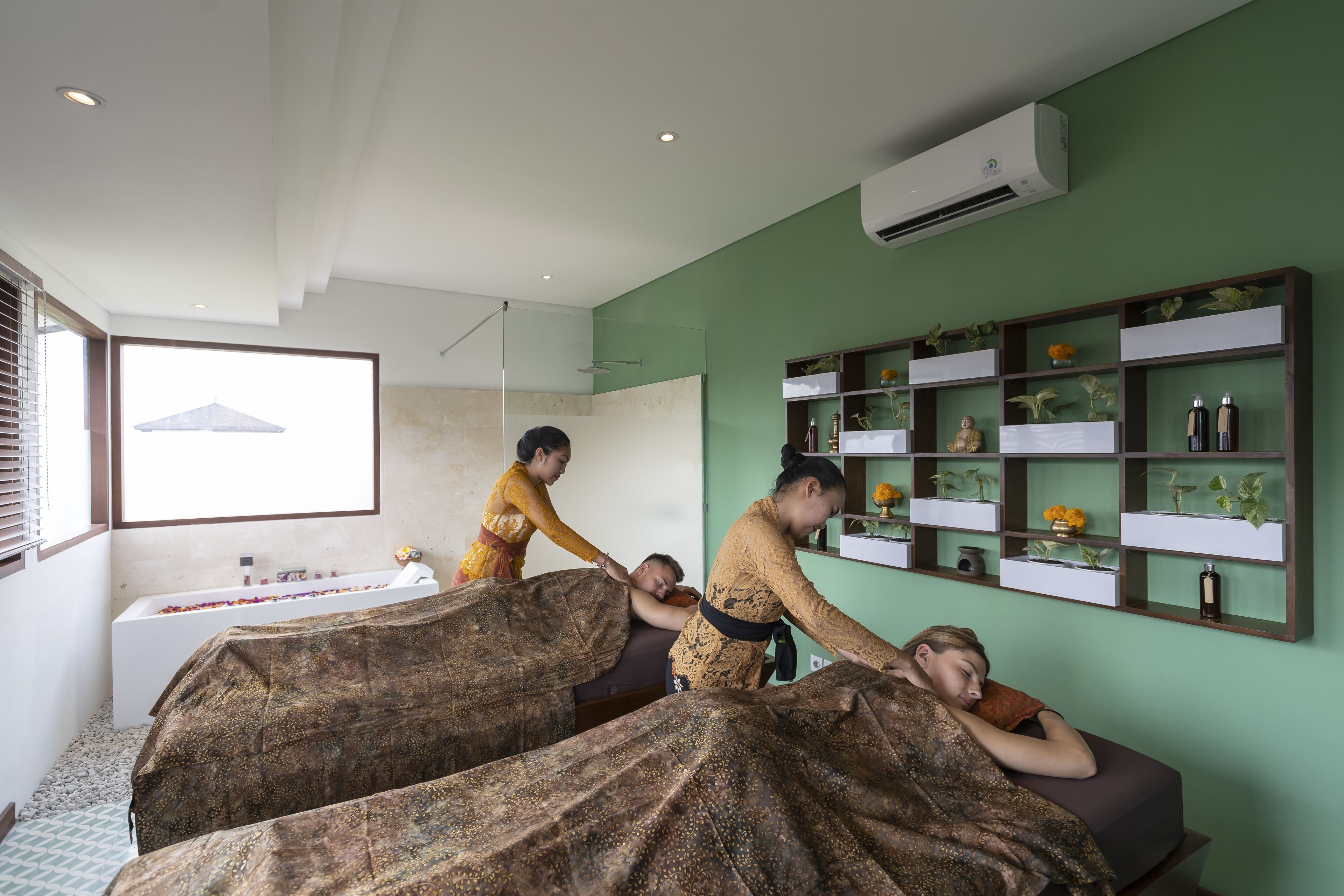 couples treatment room(s)