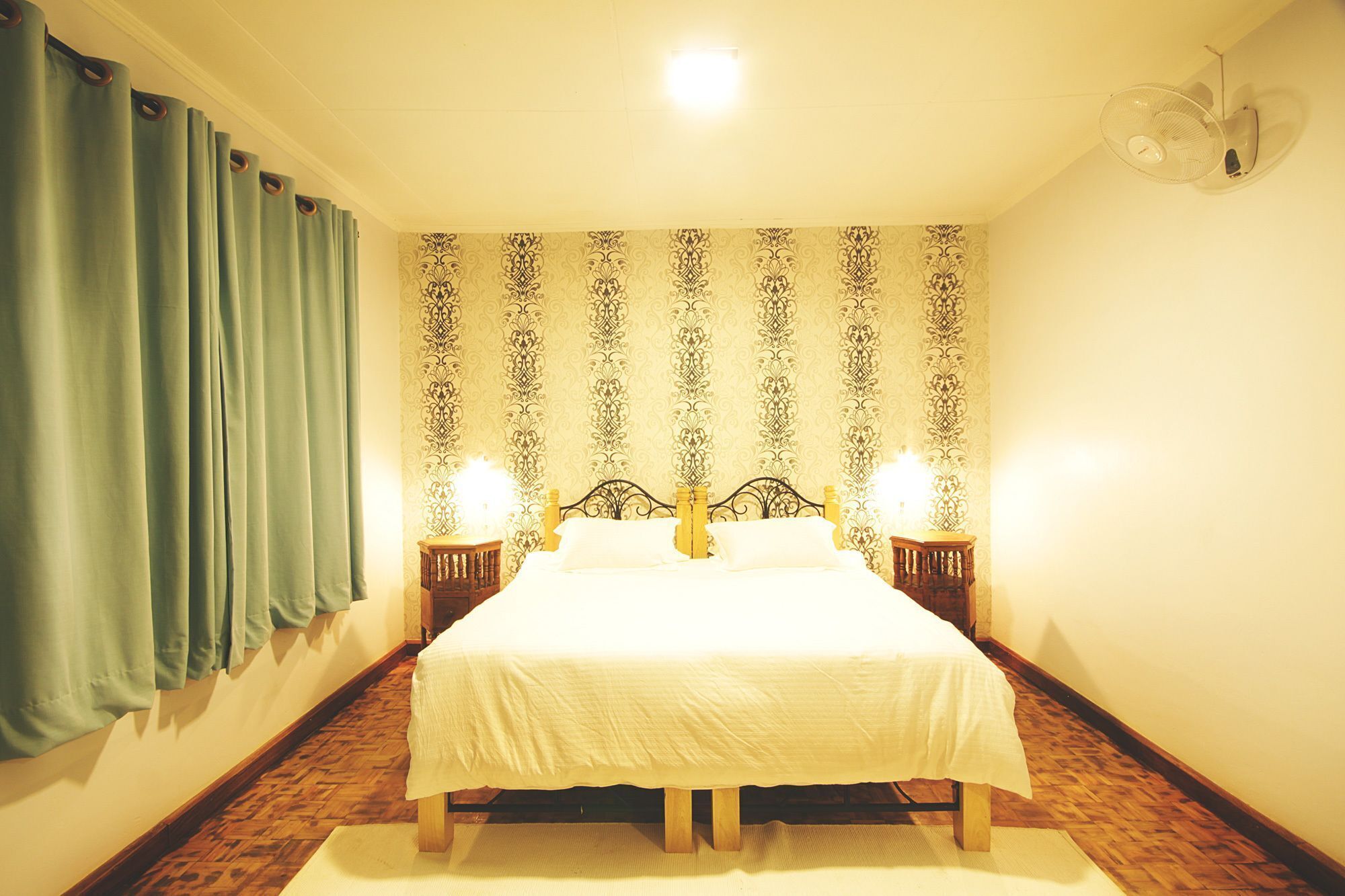 Svit Deluxe - 1 sovrum - icke-rökare - utsikt mot bergen | Sängtillbehör av högsta kvalitet, skrivbord och gratis wi-fi