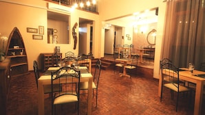 Unclassified image, 4 of 101, button - Boulevard Inn Mt Meru (Arusha)