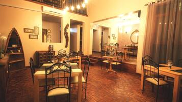 Breakfast, lunch, dinner served; local and international cuisine