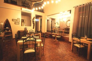 Breakfast, lunch, dinner served; local and international cuisine  - Boulevard Inn Mt Meru (Arusha)