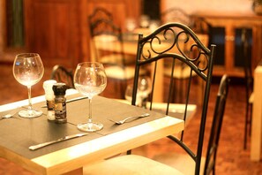 Breakfast, lunch, dinner served; local and international cuisine 