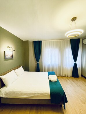 Superior Double Room | Bathroom | Shower, hair dryer, towels - Puffin Suites & Rooms (Istanbul)
