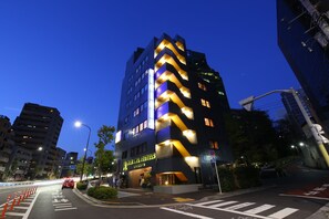 Exterior - Wise Owl Hostels Shibuya (Tokyo)