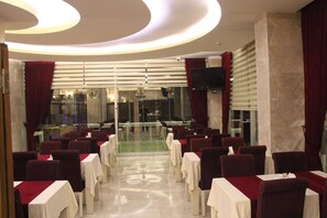 Bao gồm bữa sáng buffet hàng ngày 