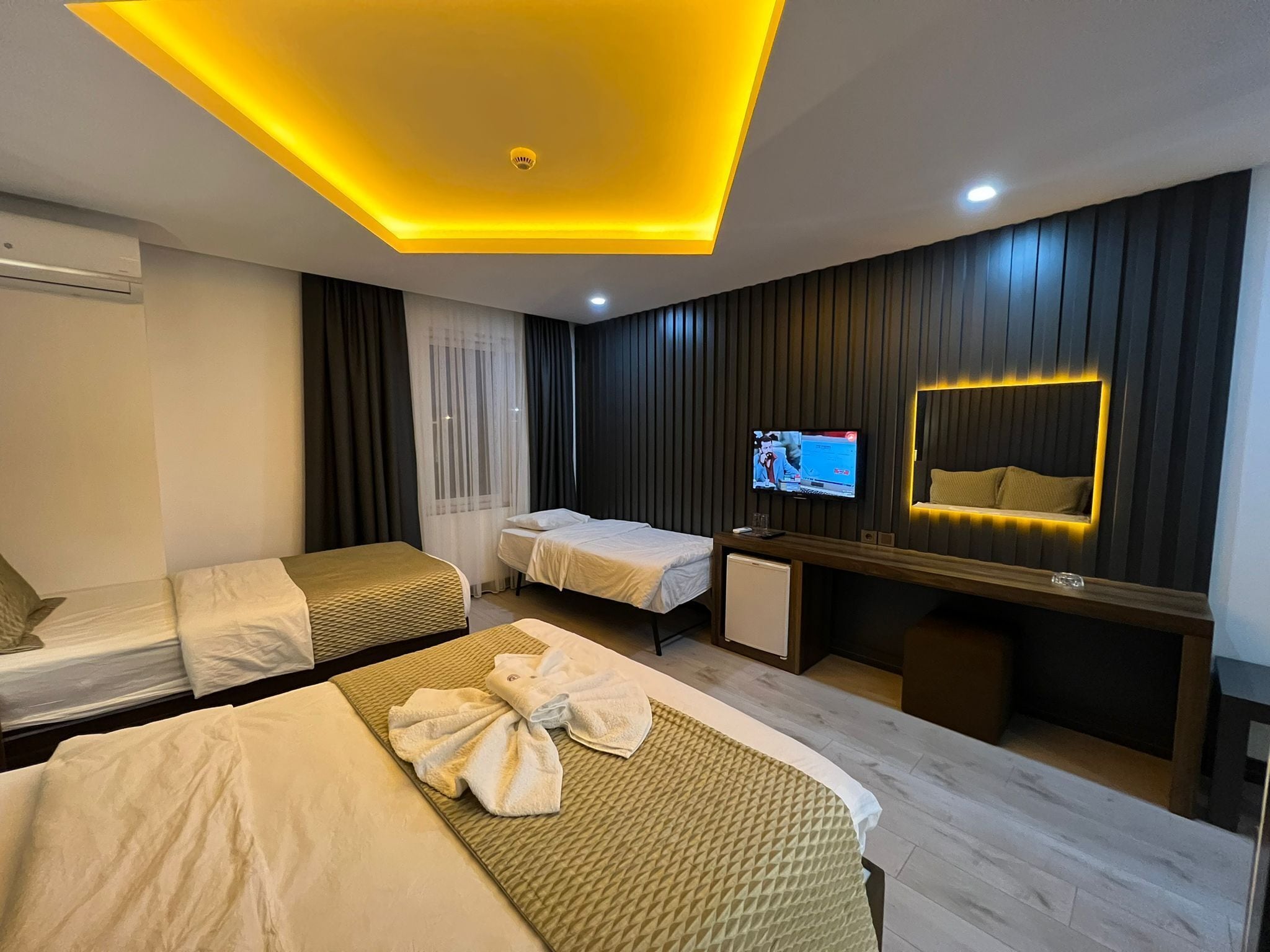 deluxe room | living area | 82-inch lcd tv with satellite channels, tv, ipod dock