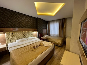 Standard Room | Hypo-allergenic bedding, minibar, in-room safe, individually decorated - Grand Ezel Hotel (Mersin)