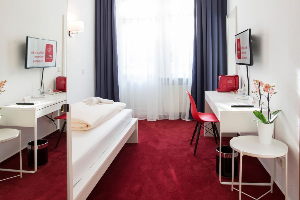 Single Room | Desk, cots/infant beds, rollaway beds, free WiFi