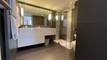 Appartement Supérieur, 2 chambres | Salle de bain | Articles de toilette gratuits, sÚche-cheveux, serviettes fournies