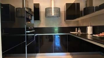 Appartement Supérieur, 1 chambre | Cuisine privée | Machine à expresso, cafetière/bouilloire, grand réfrigérateur