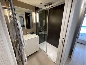 Bathroom - Résidence Carlton Riviera (Cannes)
