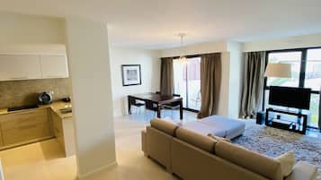 Superior Apartment, 2 Bedrooms | Executive lounge