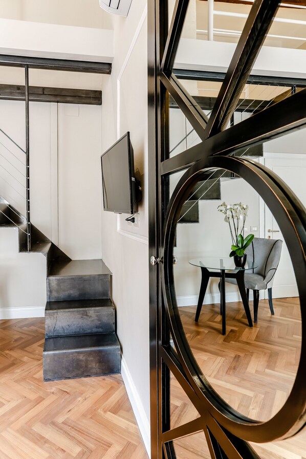 Chambre Standard Double ou avec lits jumeaux | Escalier