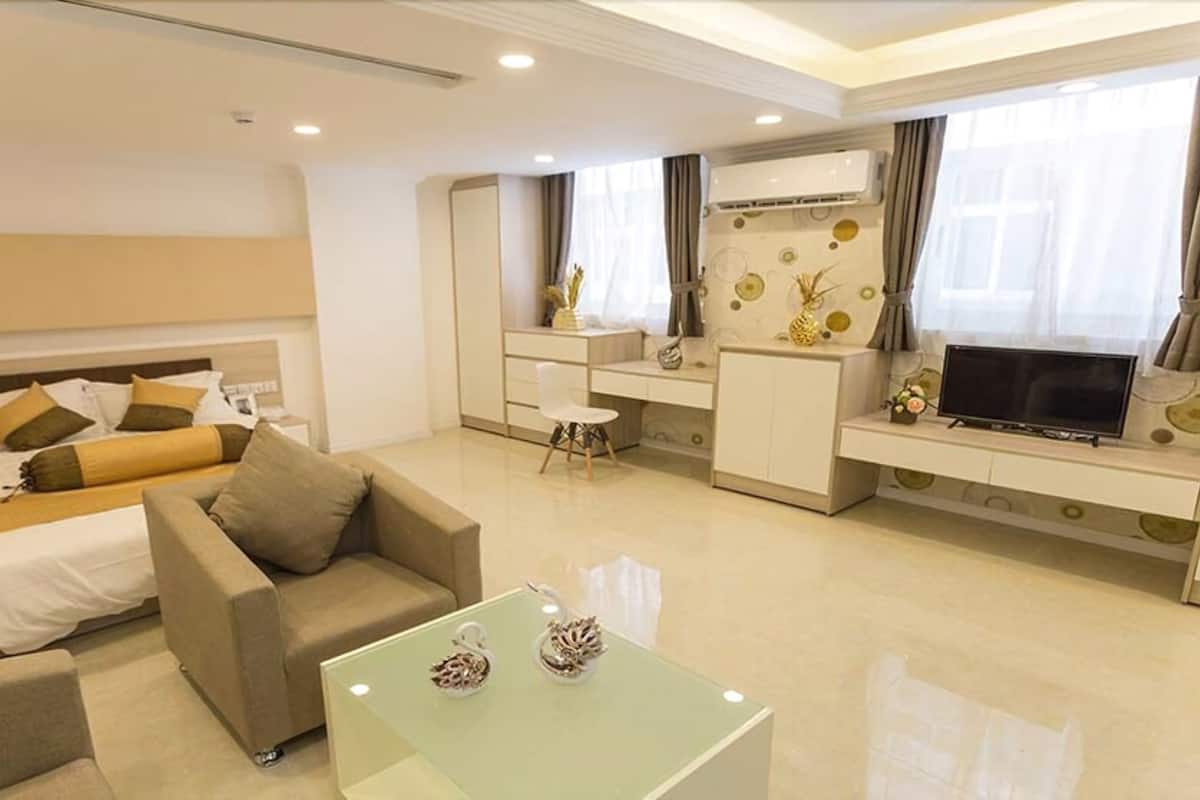 Estudio (Apartment ) | Escritorio, cortinas opacas, wifi gratis