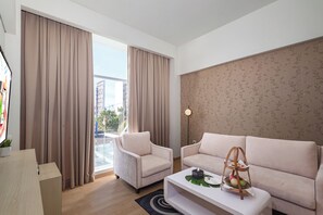 Suite Room | Living area | 29-inch LCD TV with cable channels, TV - Whiz Prime Hotel Sudirman Cilacap (Cilacap)